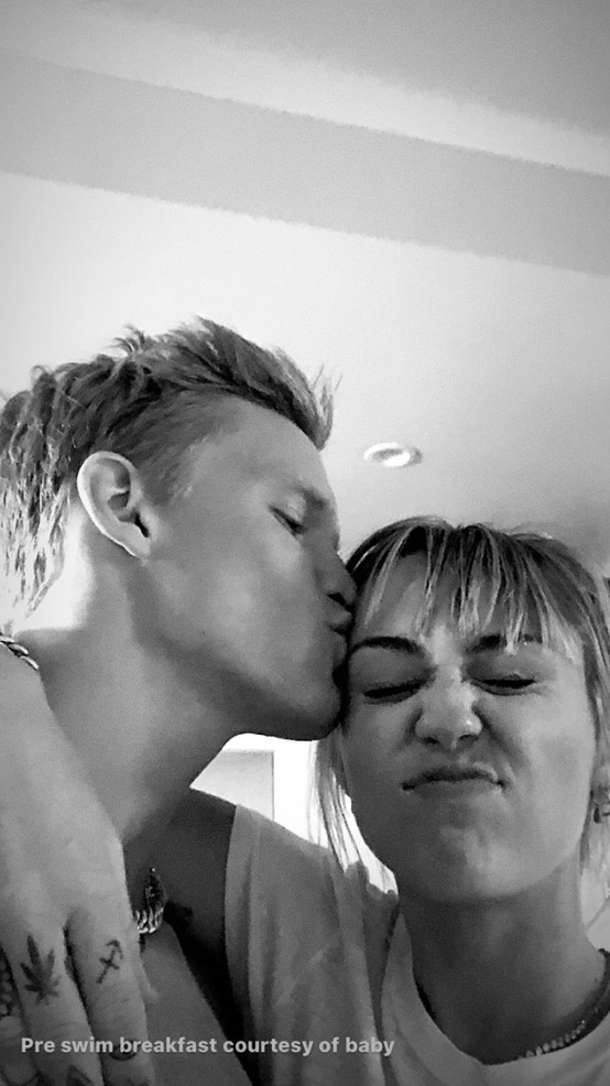 Miley Cyrus och Cody Simpson Miley Cyrus och Cody Simpson
